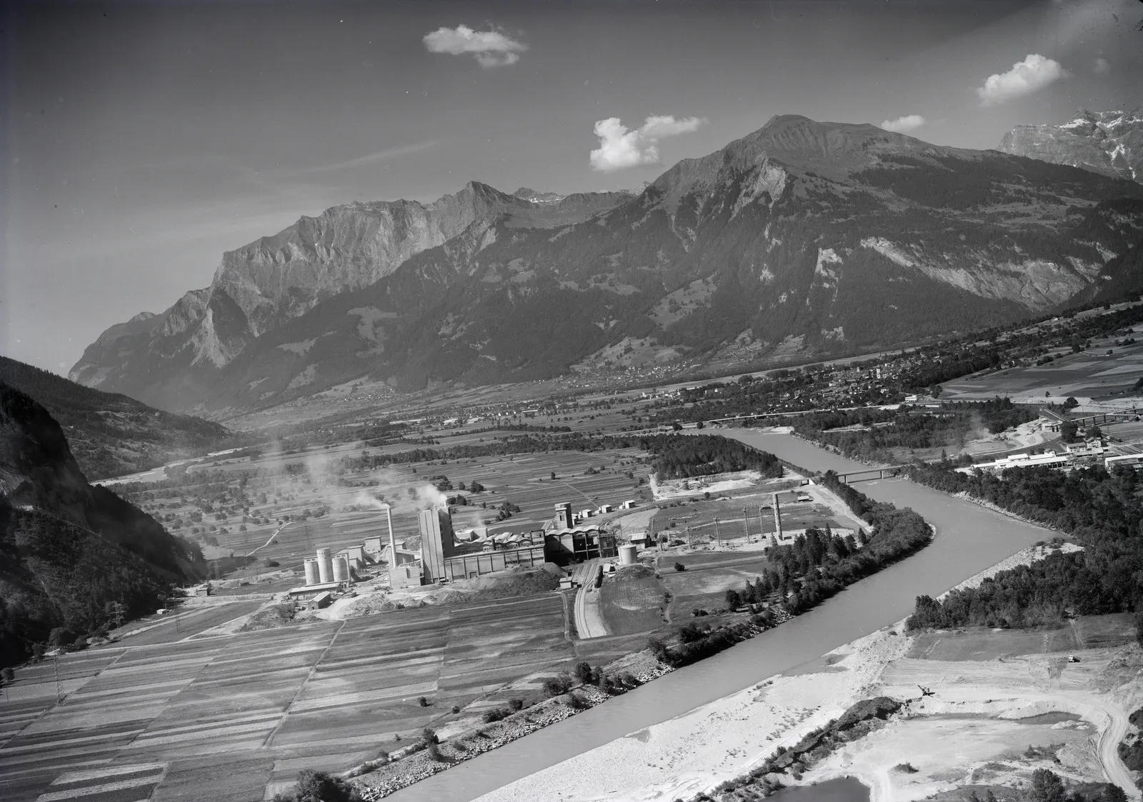 zementwerk-untervaz-cfu-spaeter-holcim-c-eth-bibliothek-zuerich-bildarchiv.jpg