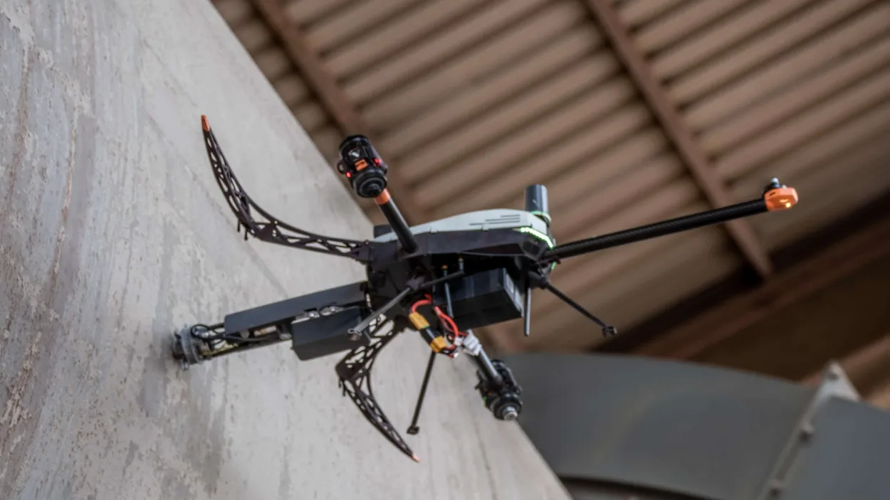 Drohne SIG ©Voliro-min.jpg