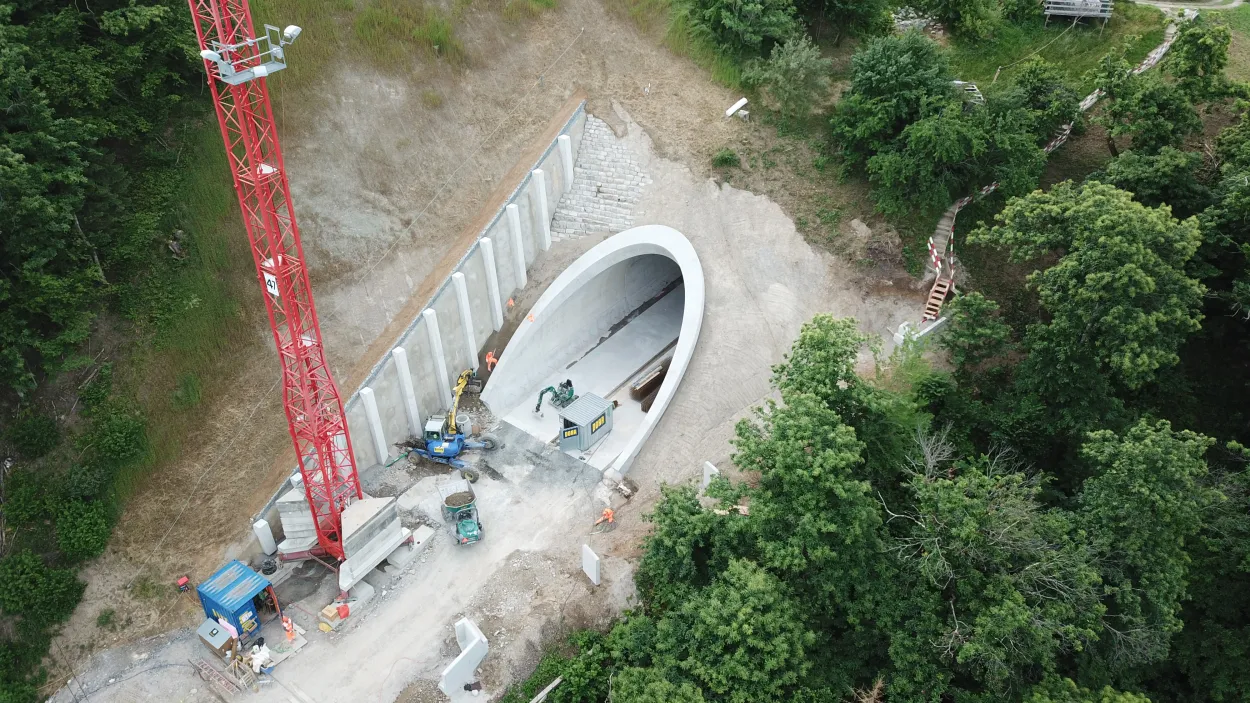 arge_zugo_nordportal_bueeltunnel.jpg